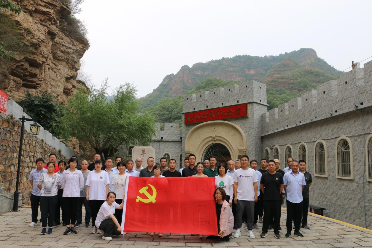 追寻红色影象、弘扬建党心灵老哥俱乐部顺发发展迎七一主题党日活动